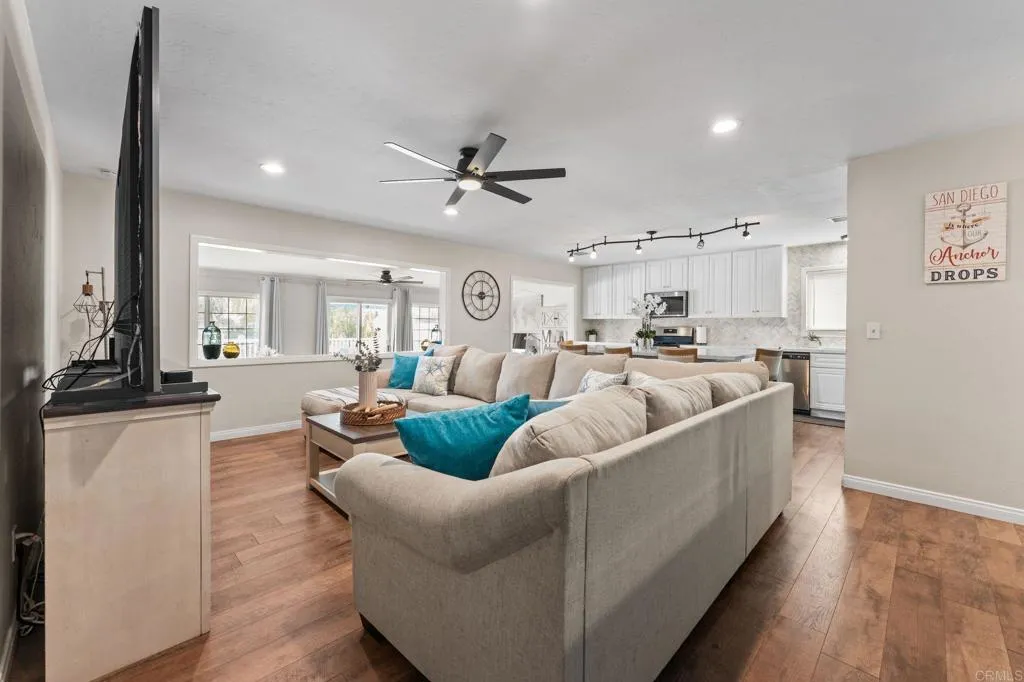 https://cdn.realtyfeed.com/cdn/127/306697419/8d4df957eabeee6ed1862fd9ce1914e8.webp