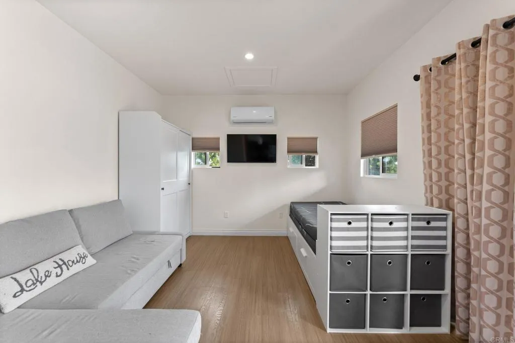 https://cdn.realtyfeed.com/cdn/127/306697419/c94b9751d60f5a19f42fdc21cf062ffe.webp