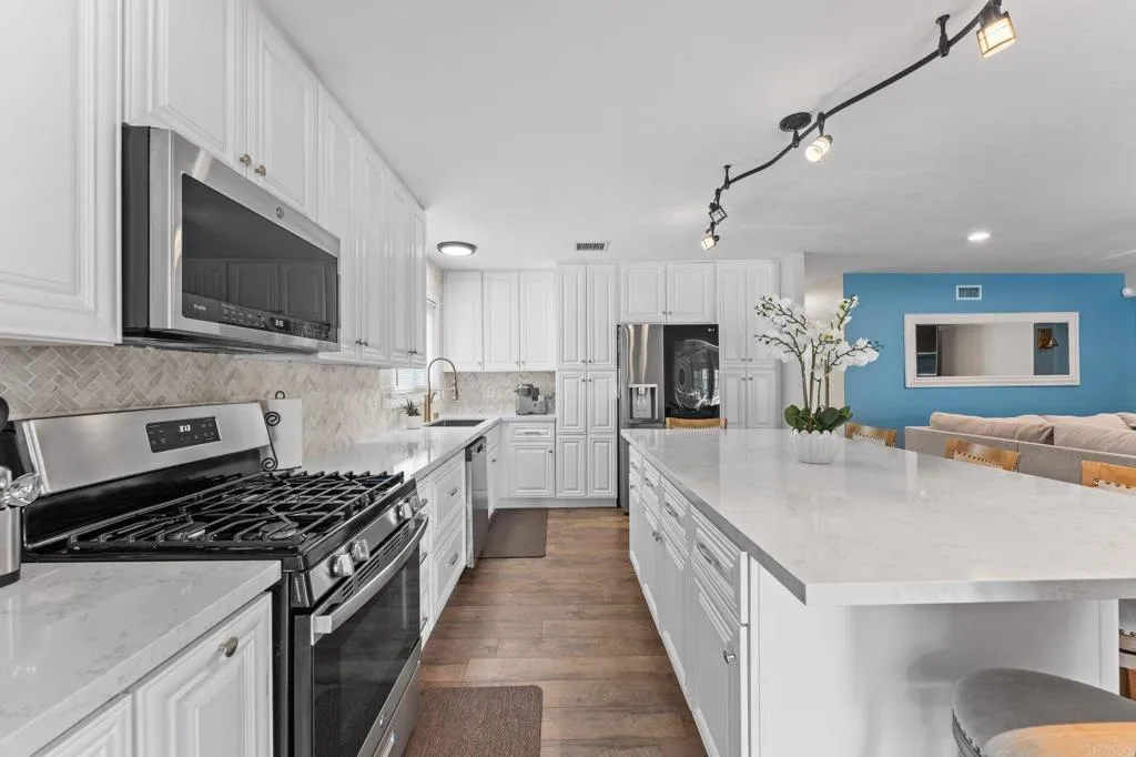 https://cdn.realtyfeed.com/cdn/127/306697419/ec7b32b145ca6f5aee81b24b3fd01a63.webp