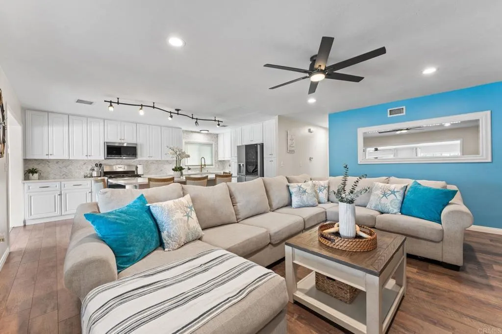https://cdn.realtyfeed.com/cdn/127/306697419/fdd6135b2299217668f7351548dbcf5f.webp