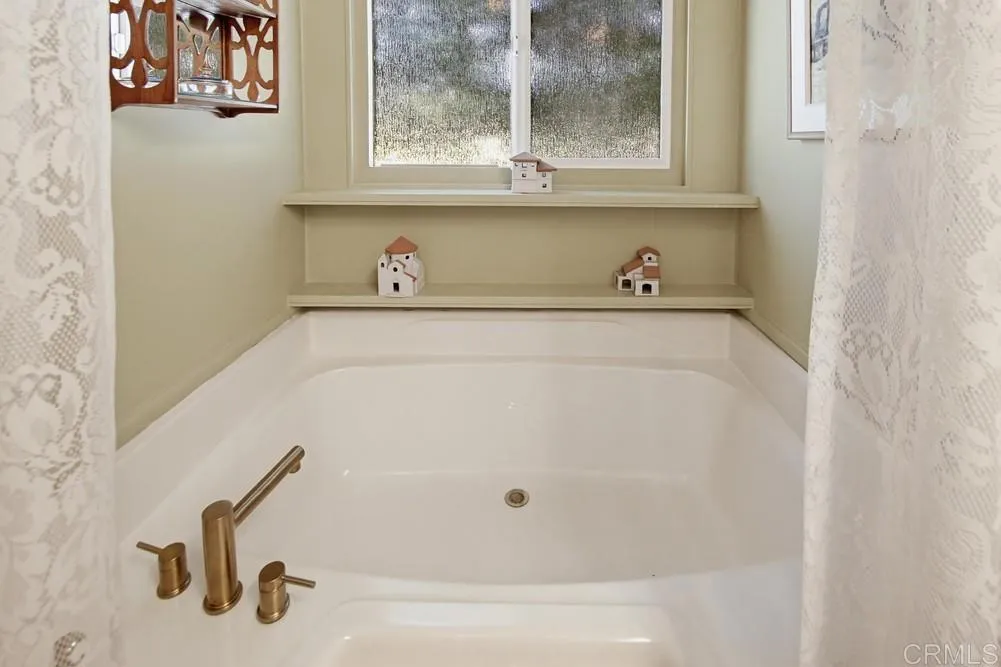 https://cdn.realtyfeed.com/cdn/127/306697439/a0475c84ddfbe0e1183db7255b69a30f.webp