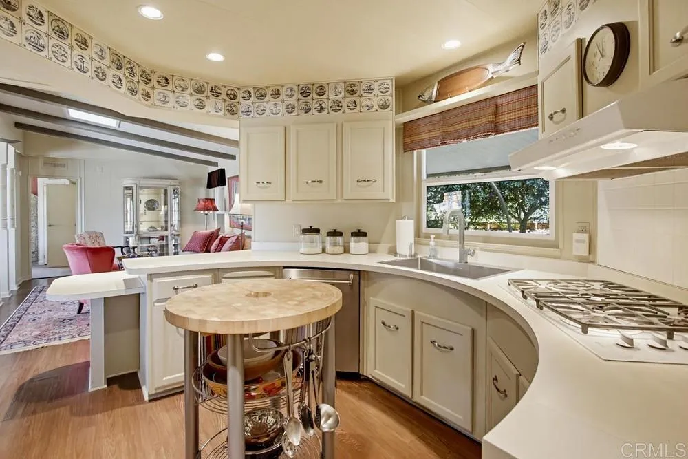 https://cdn.realtyfeed.com/cdn/127/306697439/e1ed1c7b90e7691cbb3c9eeda8dc6969.webp