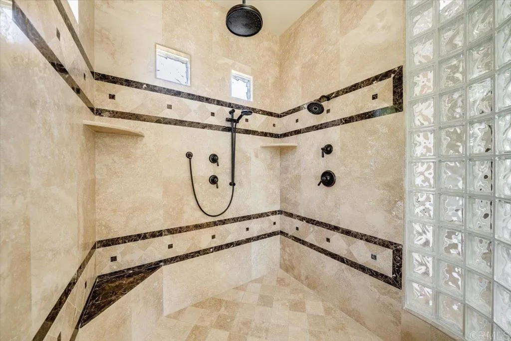 https://cdn.realtyfeed.com/cdn/127/306697489/8e5b30f75b32a0066801233225b0689d.webp