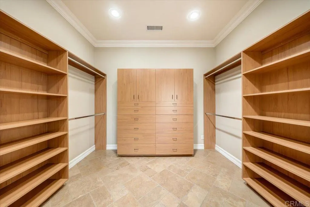 https://cdn.realtyfeed.com/cdn/127/306697489/9edb34c5de44d6a7d64fb99f2aaf3f74.webp