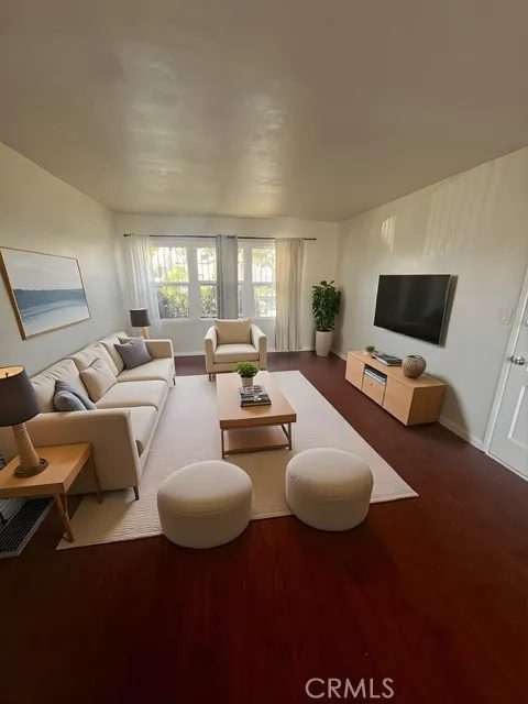 Los Angeles, CA 90043