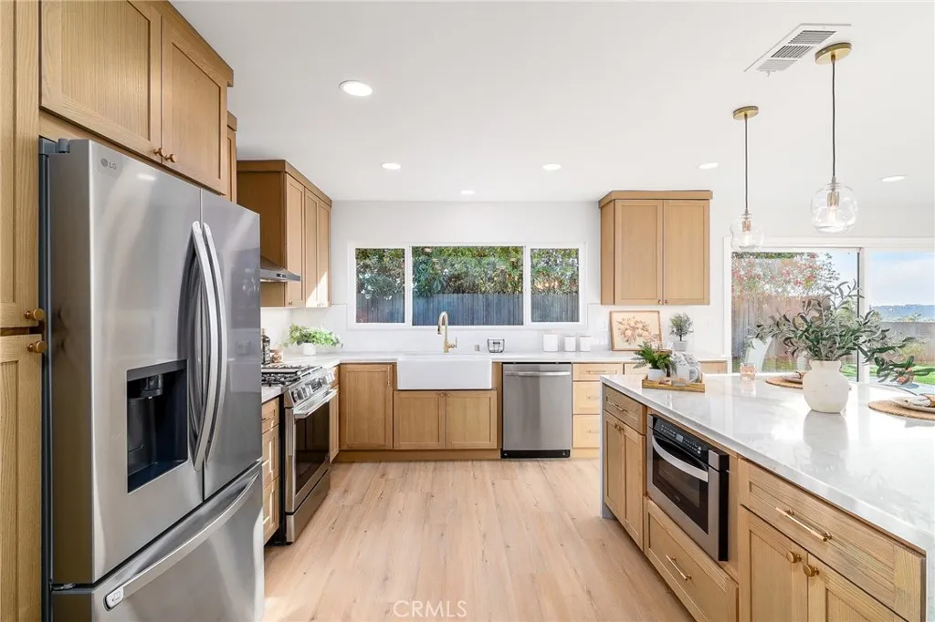 https://cdn.realtyfeed.com/cdn/127/306697579/21b9d30f465e814378d6e0d1c7ec15d9.webp