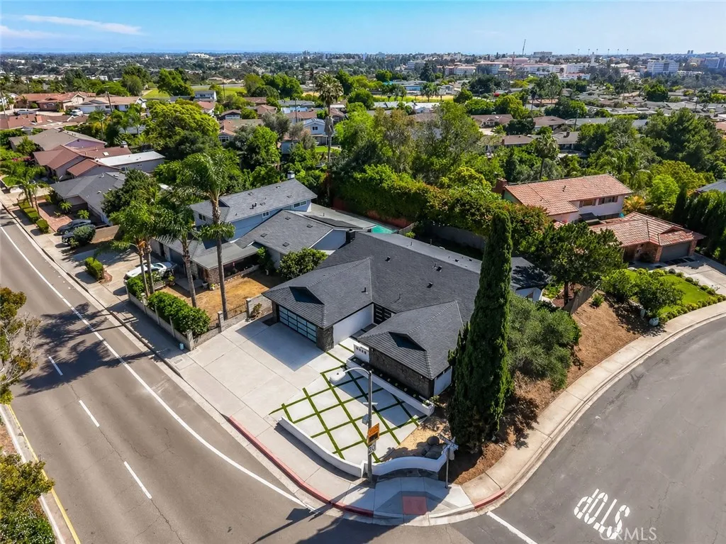 https://cdn.realtyfeed.com/cdn/127/306697579/a35be154061fcd5059c30fbdee87f14a.webp