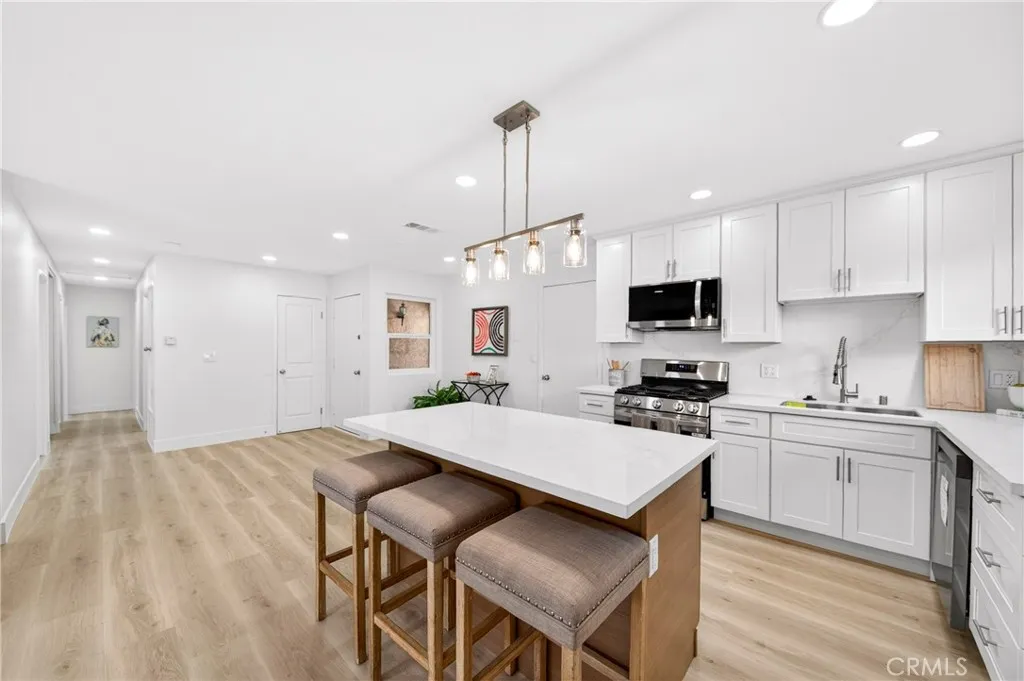 https://cdn.realtyfeed.com/cdn/127/306697584/943e60af0085a55df011db74bd6e08d5.webp