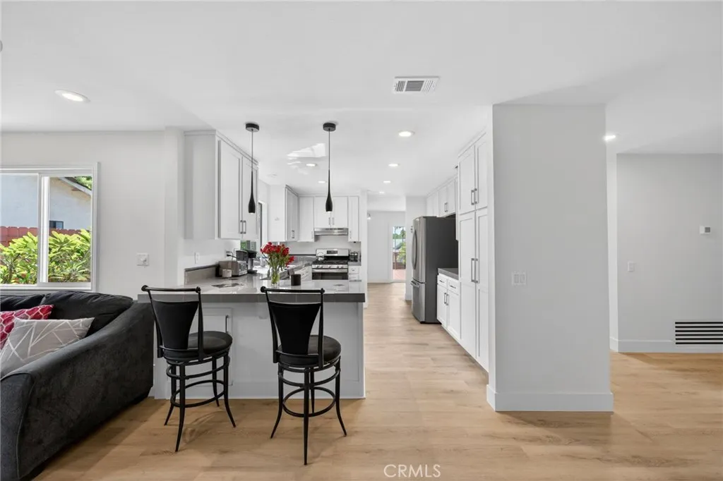 https://cdn.realtyfeed.com/cdn/127/306697611/1f0e0cb1744c30015799158eb33e1f2d.webp