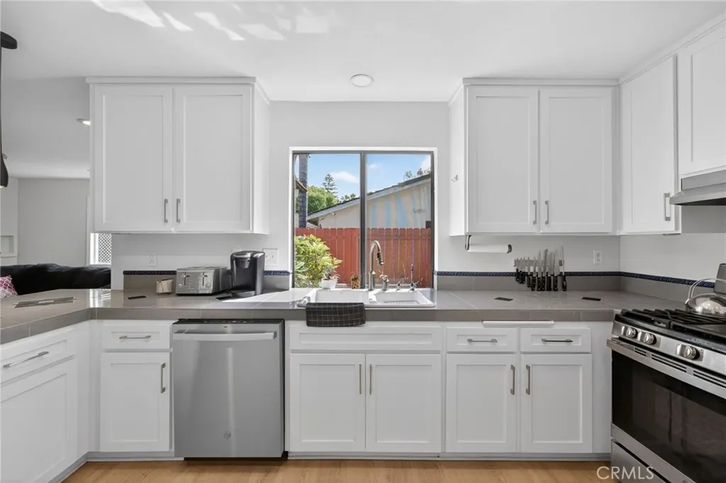 https://cdn.realtyfeed.com/cdn/127/306697611/677f38bc860858fa02961f7f0e2b1f3b.webp