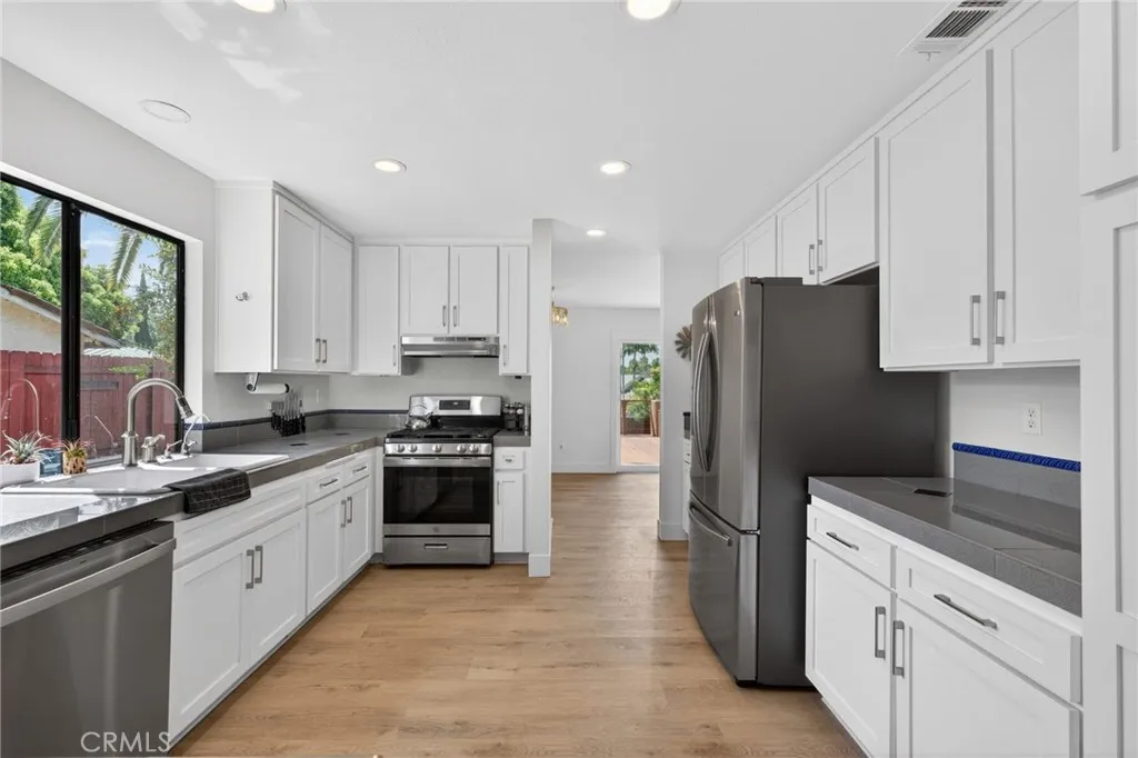 https://cdn.realtyfeed.com/cdn/127/306697611/abfa280eb8da41e4cf898c0d93ffef25.webp