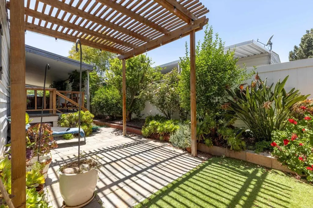 https://cdn.realtyfeed.com/cdn/127/306697639/12eec1f0d5b6eb8f7d65121db5ff271e.webp
