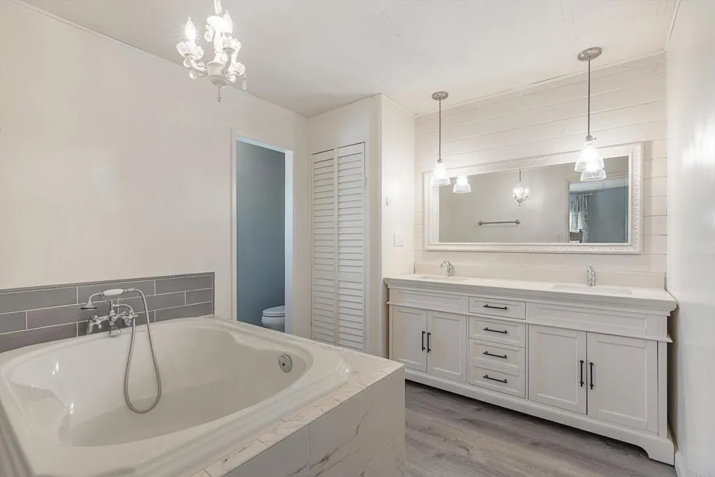 https://cdn.realtyfeed.com/cdn/127/306697639/d27ce21748ba4de58bba1e30e4ed9d4d.webp