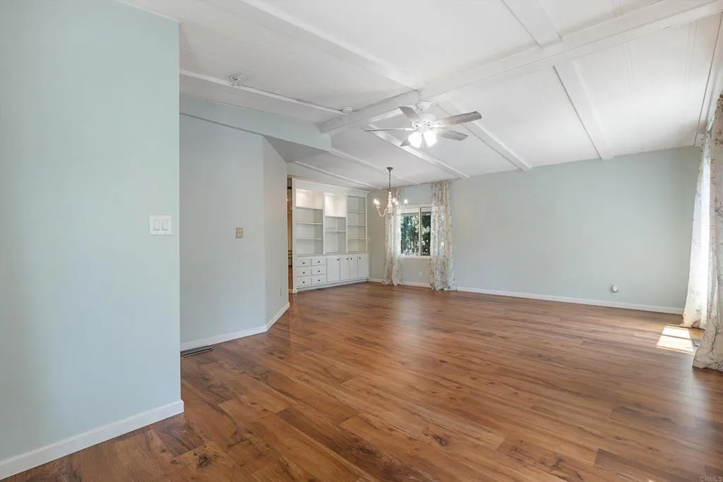https://cdn.realtyfeed.com/cdn/127/306697639/fc913b7e09cb4e1f942c3690474235c2.webp