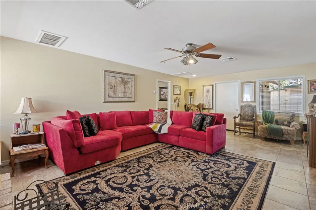 https://cdn.realtyfeed.com/cdn/127/306697642/6c64ae7e2e2cbcf58dc817c689daeb79.webp