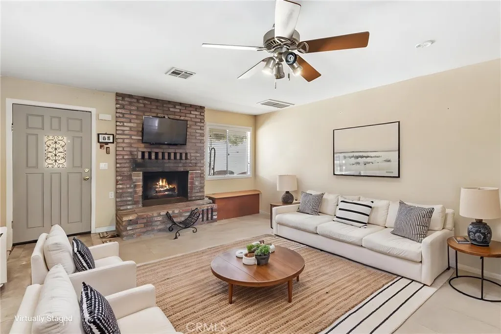 https://cdn.realtyfeed.com/cdn/127/306697642/7d5244626c07b47d712d3556d90ac6ac.webp