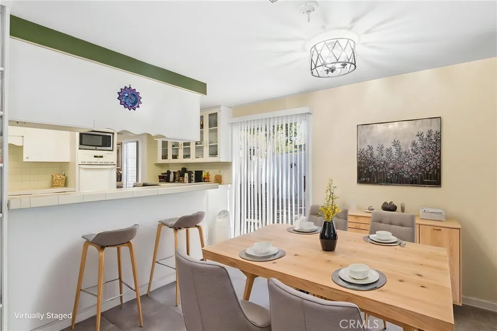 https://cdn.realtyfeed.com/cdn/127/306697642/83f02a189721b40124bf4e3a963c80f0.webp