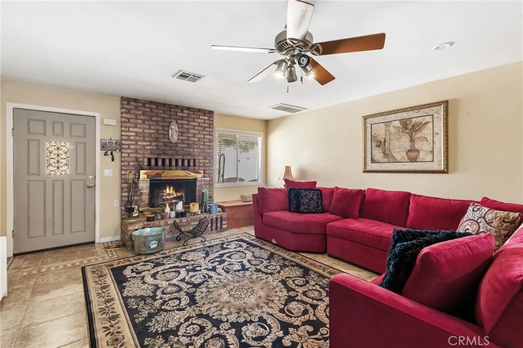 https://cdn.realtyfeed.com/cdn/127/306697642/906ea0cc3cac73c5515450682b8045f6.webp