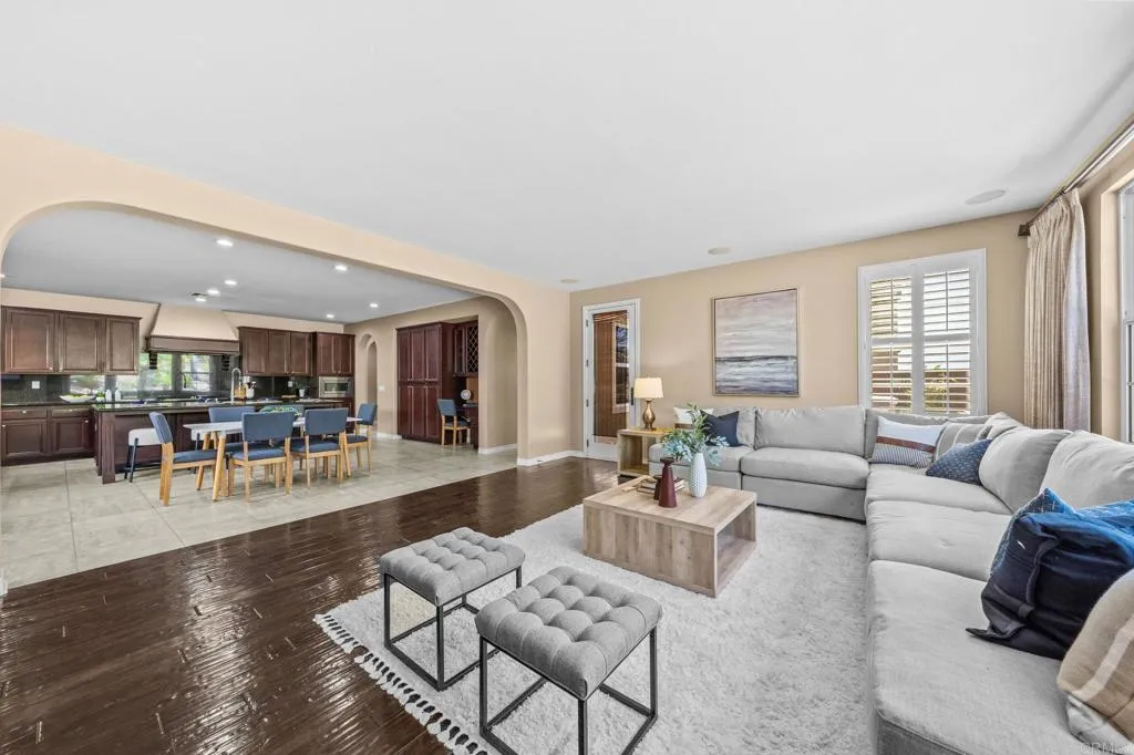https://cdn.realtyfeed.com/cdn/127/306699833/b8a420cb2ad51f45b08dd9f08edebb37.webp