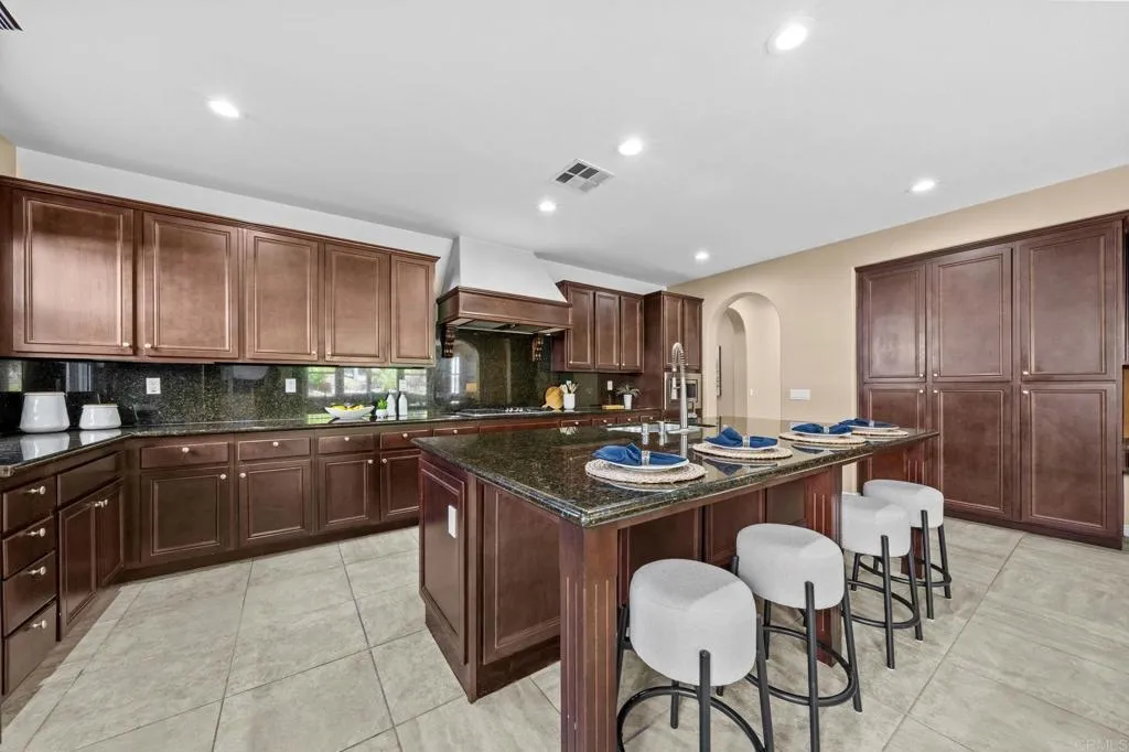 https://cdn.realtyfeed.com/cdn/127/306699833/bf9a6a6d6c5362807f222f15af73dd72.webp