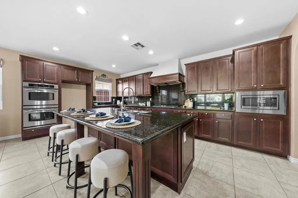 https://cdn.realtyfeed.com/cdn/127/306699833/ce1f678a8801489f4c27658a3865acbf.webp