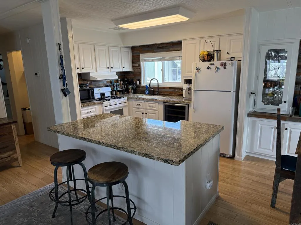 https://cdn.realtyfeed.com/cdn/127/306699860/23cd6a92642d1a588d9cd775f0d2a102.webp