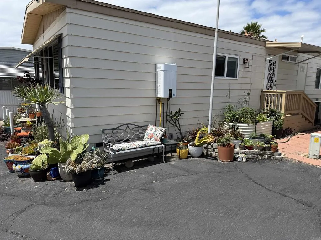 https://cdn.realtyfeed.com/cdn/127/306699860/56a499f4502bcbc9f138084634099972.webp