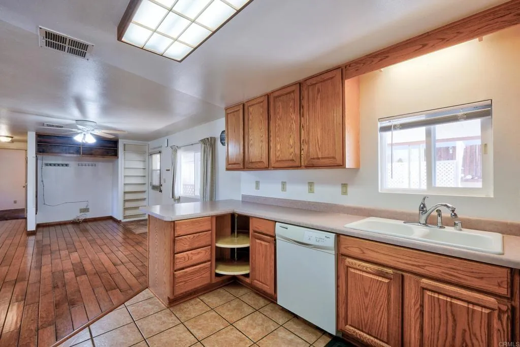 https://cdn.realtyfeed.com/cdn/127/306699863/63ee9c45c76d3f476549bc9aca3e1057.webp
