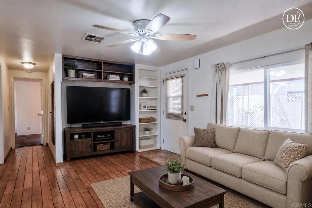https://cdn.realtyfeed.com/cdn/127/306699863/7cf3e5b388f8375f57235a63941a169a.webp