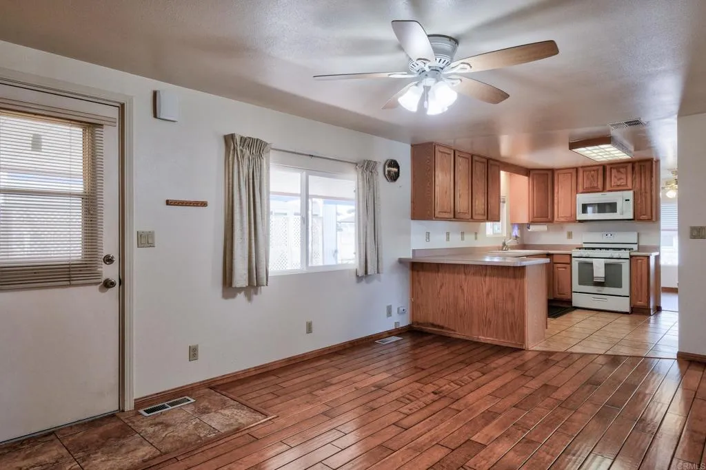 https://cdn.realtyfeed.com/cdn/127/306699863/9d6b9b670e685bfe45783940078f3888.webp