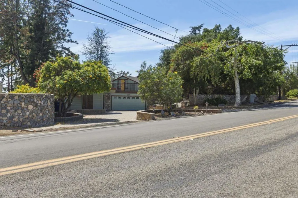 https://cdn.realtyfeed.com/cdn/127/306699872/0107b04640313b590e6ea70d524bb8b0.webp