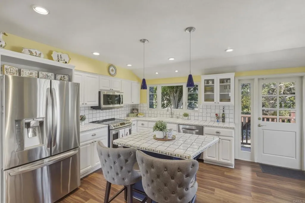 https://cdn.realtyfeed.com/cdn/127/306699872/46bddfe469cb3d66988b2f50e077d091.webp