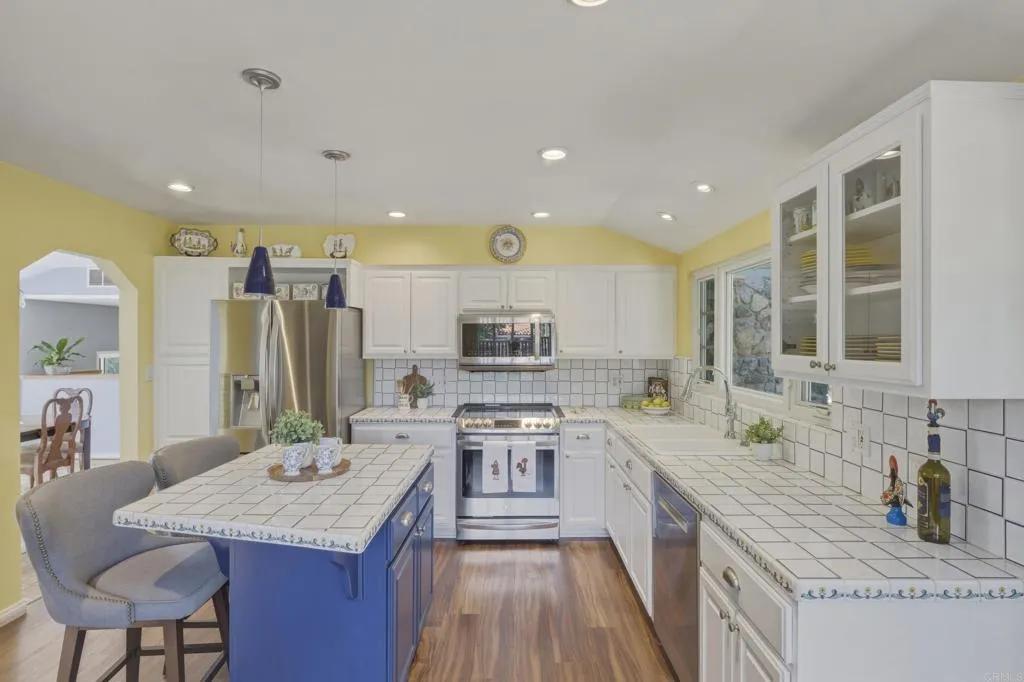 https://cdn.realtyfeed.com/cdn/127/306699872/794c4ea74feb85cb66b8b9689a844144.webp