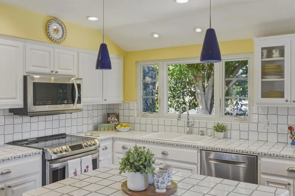 https://cdn.realtyfeed.com/cdn/127/306699872/b677c3b5f47a4721ceea8ba012426f2c.webp