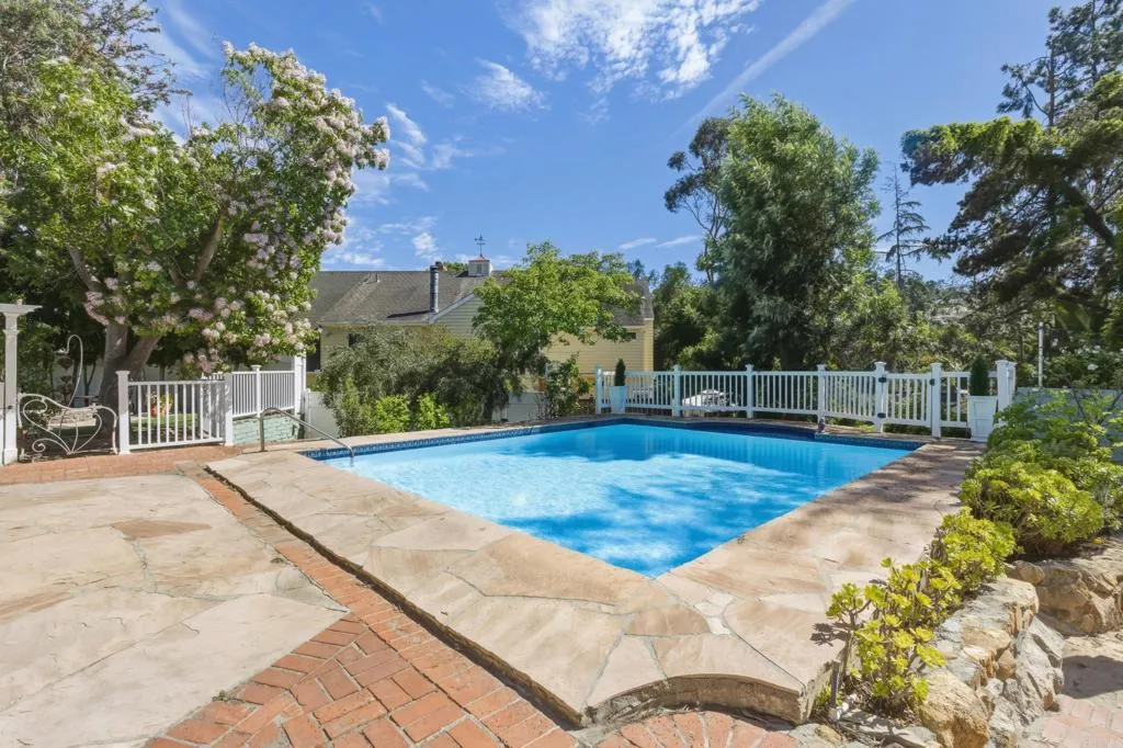 https://cdn.realtyfeed.com/cdn/127/306699872/b6af8b617882a6f0e3b57b762dc303ef.webp