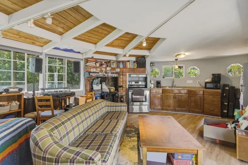 https://cdn.realtyfeed.com/cdn/127/306699872/e6aa2210ddf3a5bf60b21e155e34b5a0.webp