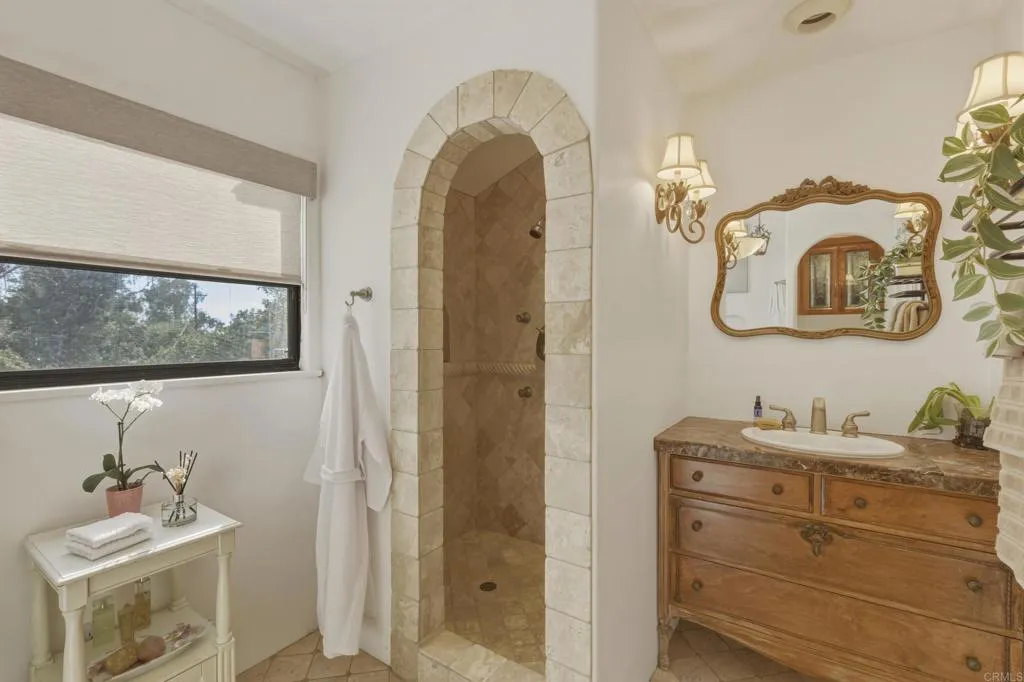https://cdn.realtyfeed.com/cdn/127/306699872/fb51f4be8093eb38e4b03a53a50689f5.webp