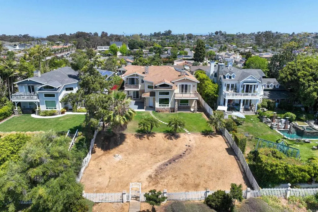 https://cdn.realtyfeed.com/cdn/127/306699874/f92b71c1a1a4949e5e4185245316af9d.webp