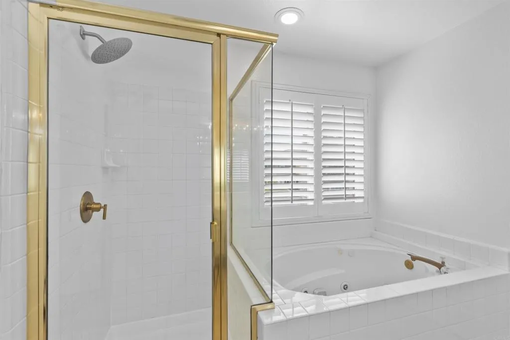https://cdn.realtyfeed.com/cdn/127/306699887/bd76acf9c505db1202654659aaddd6f8.webp