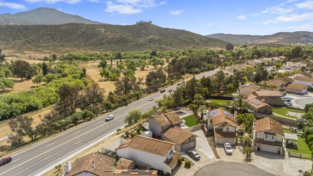https://cdn.realtyfeed.com/cdn/127/306699937/91dea6f1f1fa0b713ca917f8cdbcbfee.webp