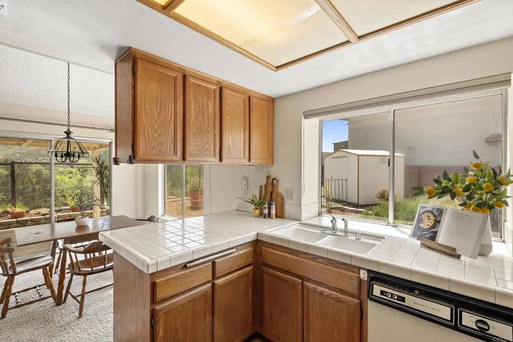 https://cdn.realtyfeed.com/cdn/127/306699937/f98b70660cc03bca87ef56396cd49675.webp