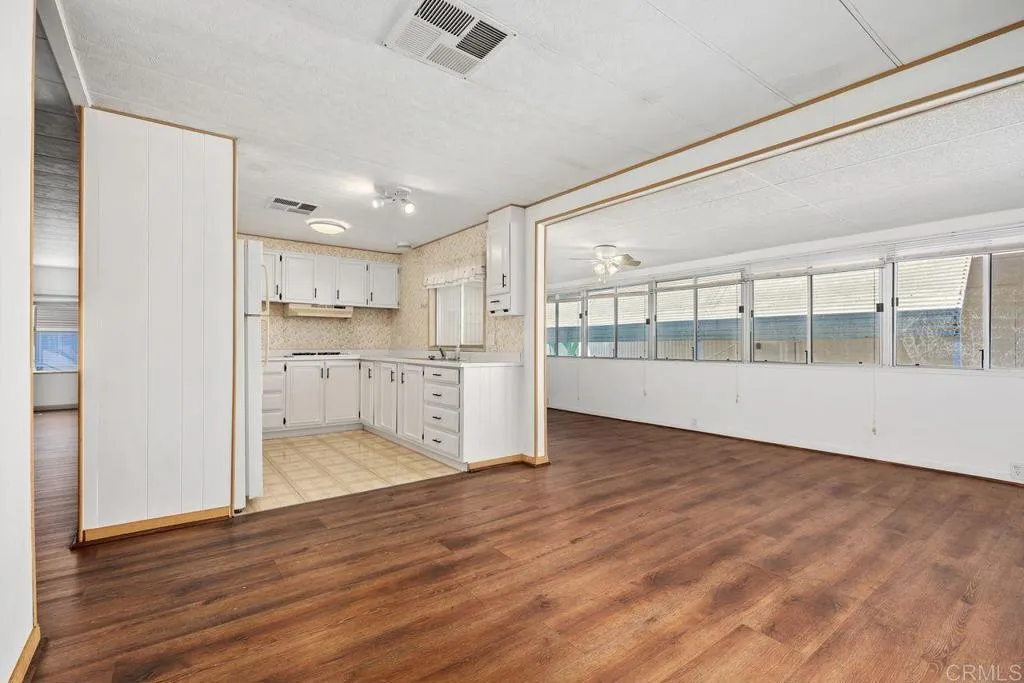 https://cdn.realtyfeed.com/cdn/127/306699953/b93ad91251ee4746e0f11934c7d6ed3a.webp