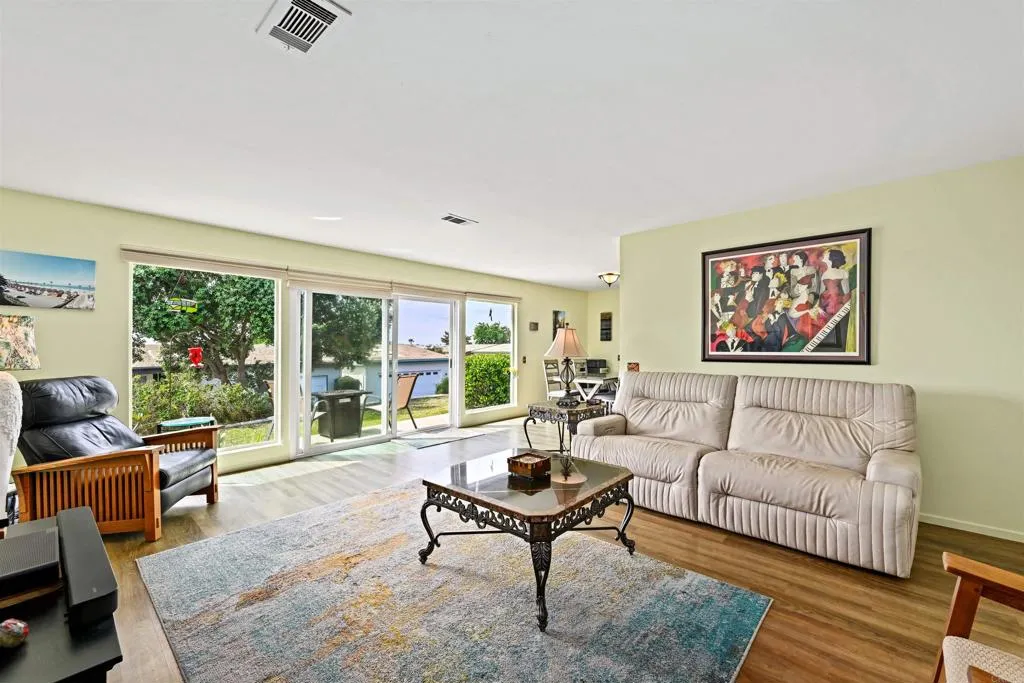 https://cdn.realtyfeed.com/cdn/127/306700003/371ed21ebf66d5f685966ca8124b68b9.webp