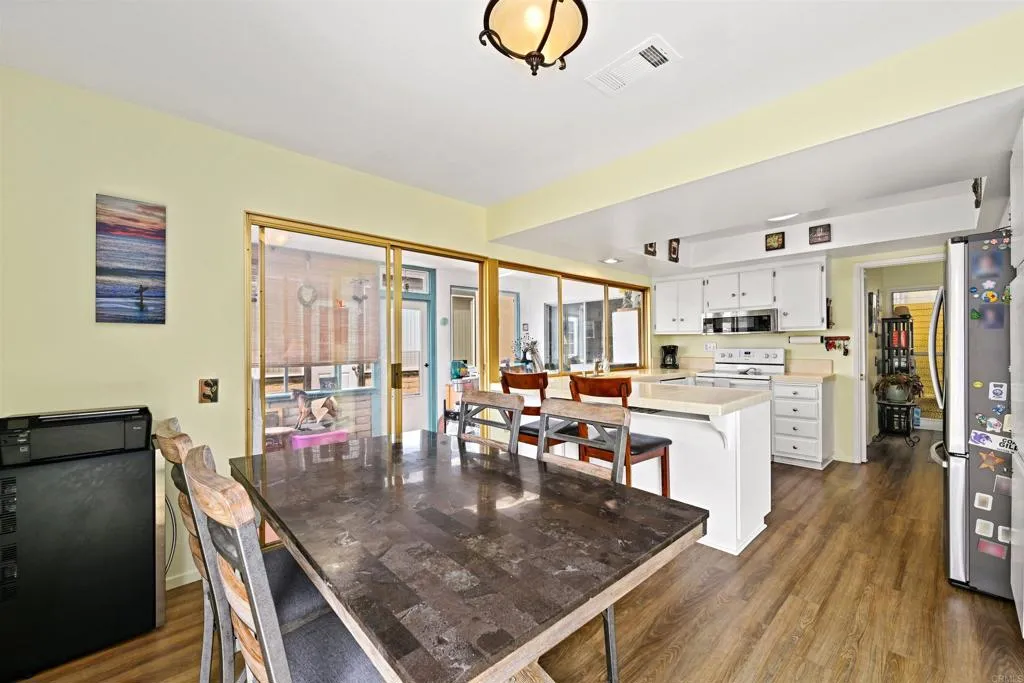 https://cdn.realtyfeed.com/cdn/127/306700003/c6419d262c04402c919d581f5d7b2c88.webp