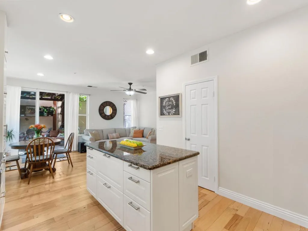 https://cdn.realtyfeed.com/cdn/127/306700132/a1a86775d08ea894f433af00fa764e77.webp