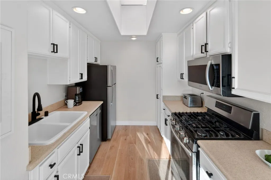 https://cdn.realtyfeed.com/cdn/127/306700134/aa2be816619415f81cbcdc7722ce15c7.webp