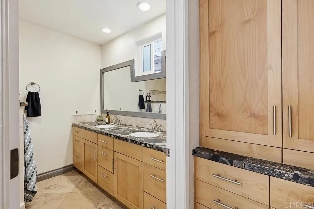 https://cdn.realtyfeed.com/cdn/127/306700249/a9b44bf4966e5170f4cb4469f890d8b4.webp