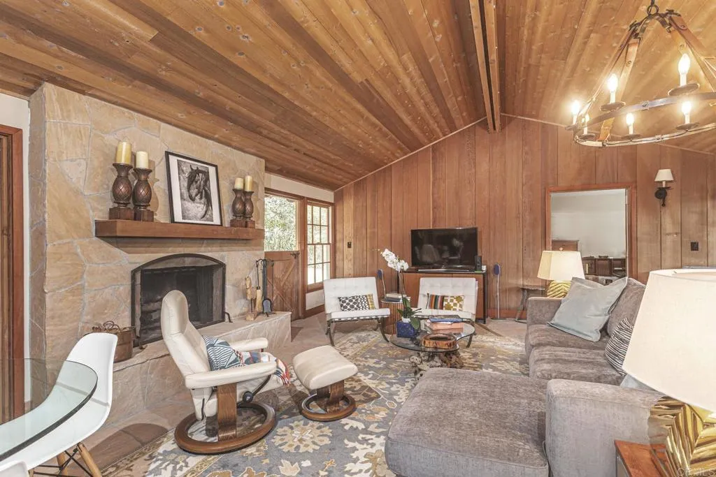 https://cdn.realtyfeed.com/cdn/127/306700337/1b5d35a3a9de310ebc5e8c5f1f835b82.webp