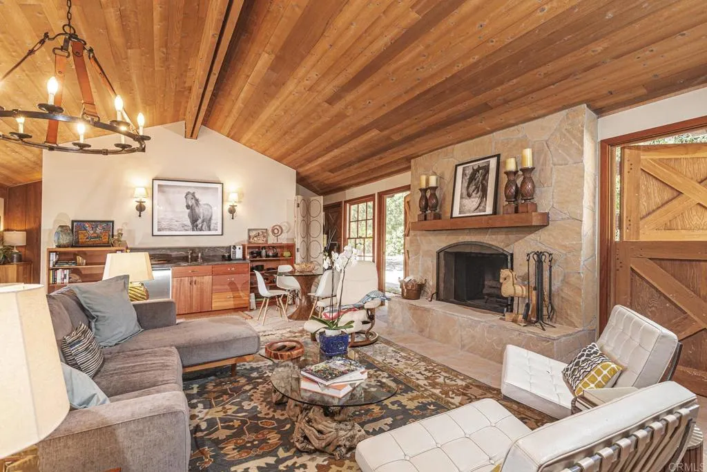 https://cdn.realtyfeed.com/cdn/127/306700337/5b2b0e0890c3e9cfafe6468409e6fc0f.webp