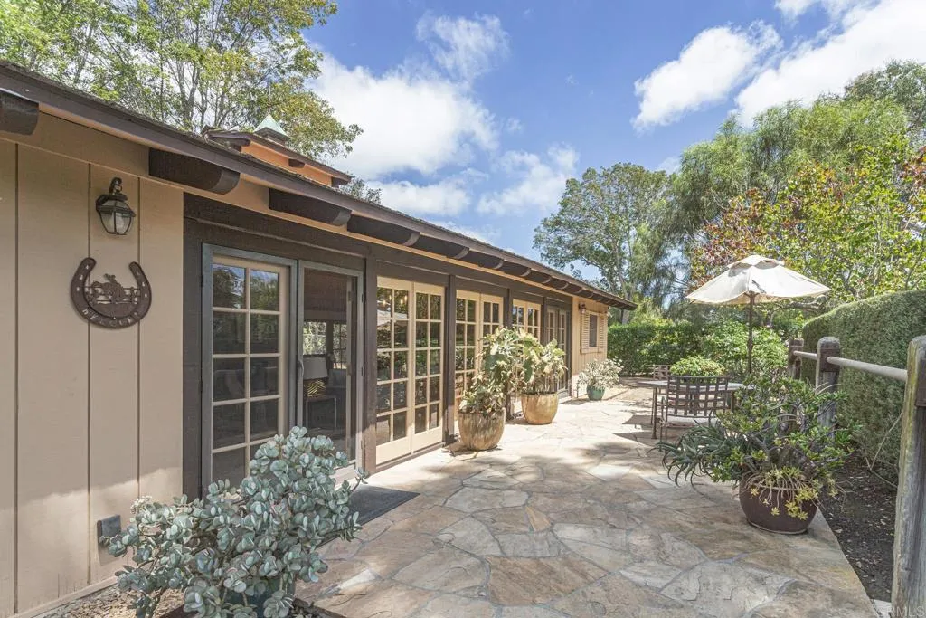 https://cdn.realtyfeed.com/cdn/127/306700337/7b4b600aaa062fdb1bed795f24fb078e.webp
